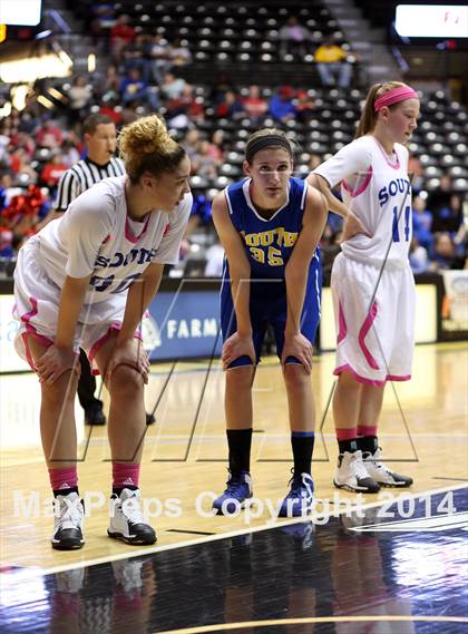 Thumbnail 3 in South vs. South (KSHSAA 6A Quarterfinal) photogallery.