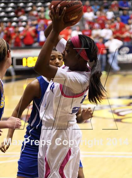 Thumbnail 3 in South vs. South (KSHSAA 6A Quarterfinal) photogallery.
