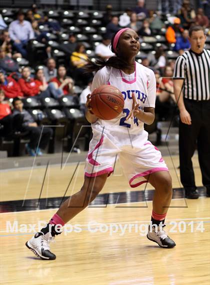 Thumbnail 1 in South vs. South (KSHSAA 6A Quarterfinal) photogallery.