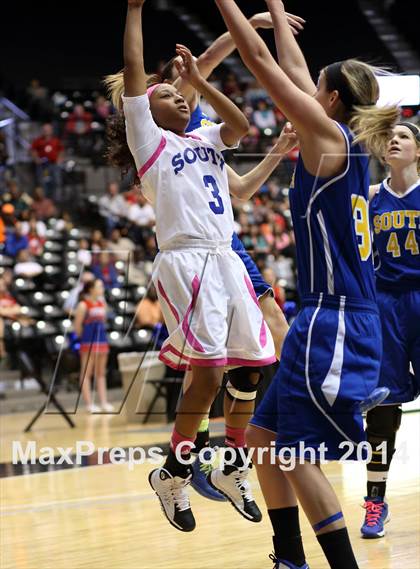 Thumbnail 3 in South vs. South (KSHSAA 6A Quarterfinal) photogallery.