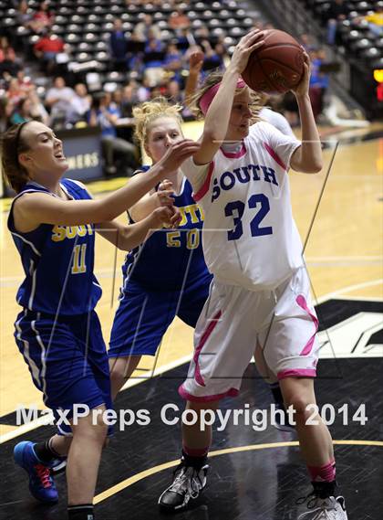 Thumbnail 3 in South vs. South (KSHSAA 6A Quarterfinal) photogallery.