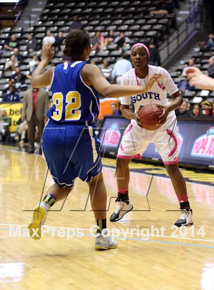 Thumbnail 1 in South vs. South (KSHSAA 6A Quarterfinal) photogallery.
