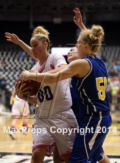 Thumbnail 1 in South vs. South (KSHSAA 6A Quarterfinal) photogallery.