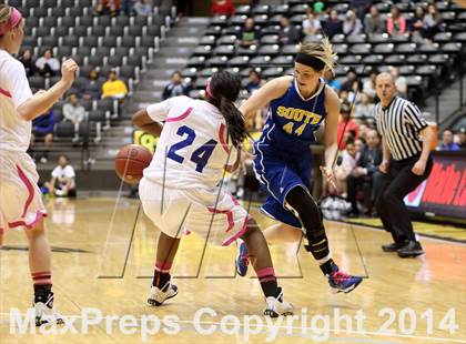 Thumbnail 1 in South vs. South (KSHSAA 6A Quarterfinal) photogallery.