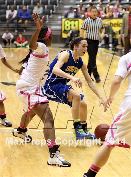 Thumbnail 3 in South vs. South (KSHSAA 6A Quarterfinal) photogallery.