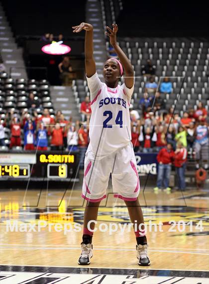 Thumbnail 3 in South vs. South (KSHSAA 6A Quarterfinal) photogallery.