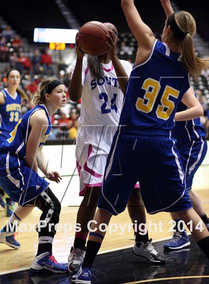 Thumbnail 3 in South vs. South (KSHSAA 6A Quarterfinal) photogallery.