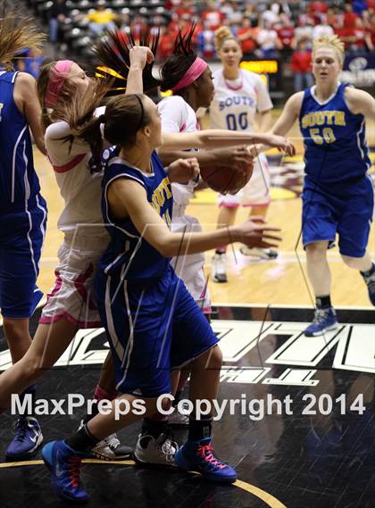 Thumbnail 3 in South vs. South (KSHSAA 6A Quarterfinal) photogallery.