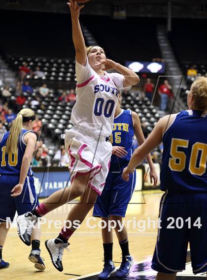 Thumbnail 1 in South vs. South (KSHSAA 6A Quarterfinal) photogallery.
