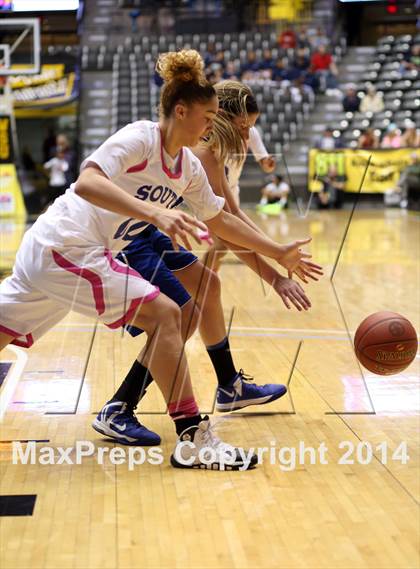 Thumbnail 2 in South vs. South (KSHSAA 6A Quarterfinal) photogallery.