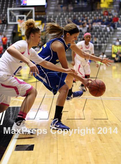 Thumbnail 1 in South vs. South (KSHSAA 6A Quarterfinal) photogallery.