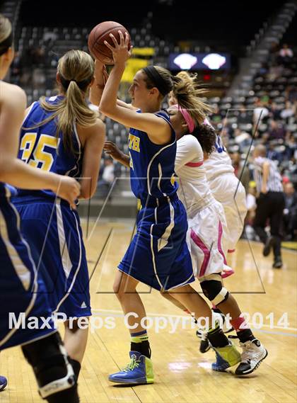 Thumbnail 1 in South vs. South (KSHSAA 6A Quarterfinal) photogallery.