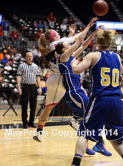 Thumbnail 2 in South vs. South (KSHSAA 6A Quarterfinal) photogallery.