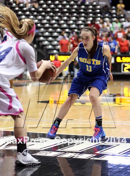 Thumbnail 1 in South vs. South (KSHSAA 6A Quarterfinal) photogallery.