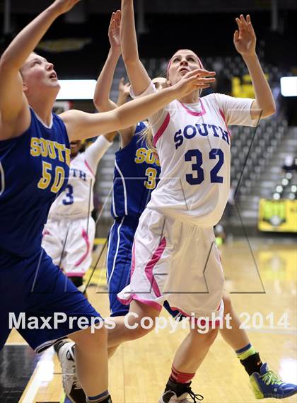 Thumbnail 3 in South vs. South (KSHSAA 6A Quarterfinal) photogallery.