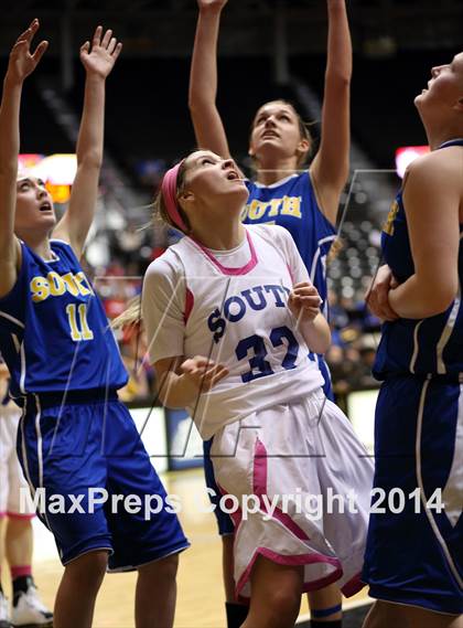 Thumbnail 2 in South vs. South (KSHSAA 6A Quarterfinal) photogallery.