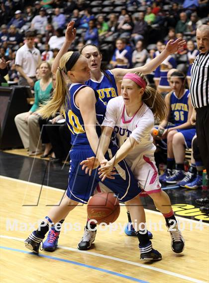 Thumbnail 1 in South vs. South (KSHSAA 6A Quarterfinal) photogallery.