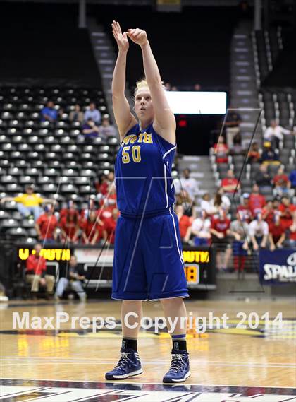 Thumbnail 2 in South vs. South (KSHSAA 6A Quarterfinal) photogallery.