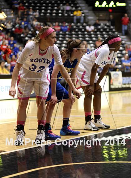 Thumbnail 3 in South vs. South (KSHSAA 6A Quarterfinal) photogallery.