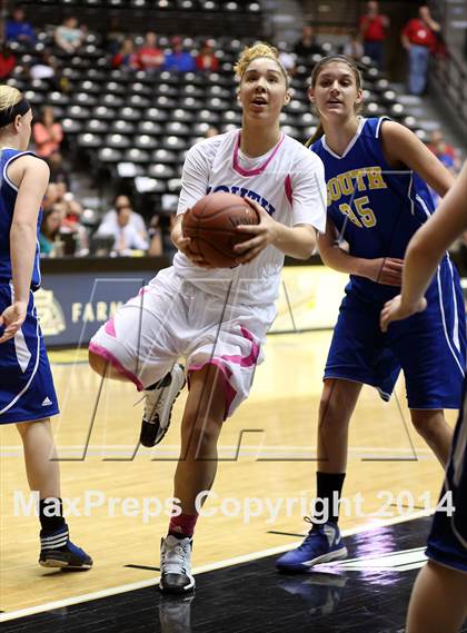 Thumbnail 2 in South vs. South (KSHSAA 6A Quarterfinal) photogallery.