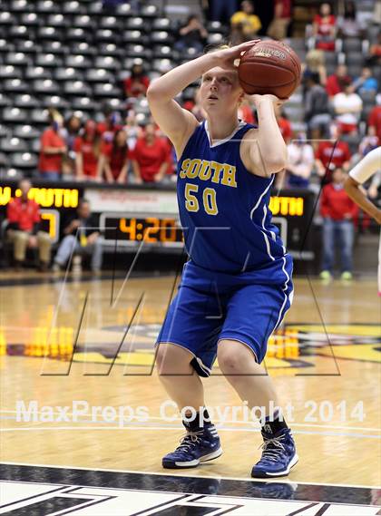 Thumbnail 1 in South vs. South (KSHSAA 6A Quarterfinal) photogallery.