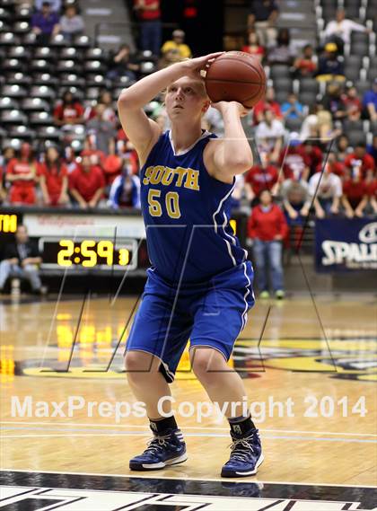 Thumbnail 2 in South vs. South (KSHSAA 6A Quarterfinal) photogallery.