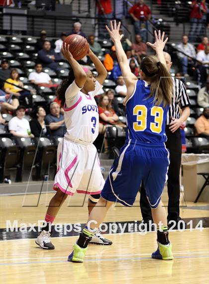 Thumbnail 1 in South vs. South (KSHSAA 6A Quarterfinal) photogallery.