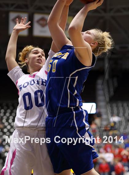 Thumbnail 3 in South vs. South (KSHSAA 6A Quarterfinal) photogallery.