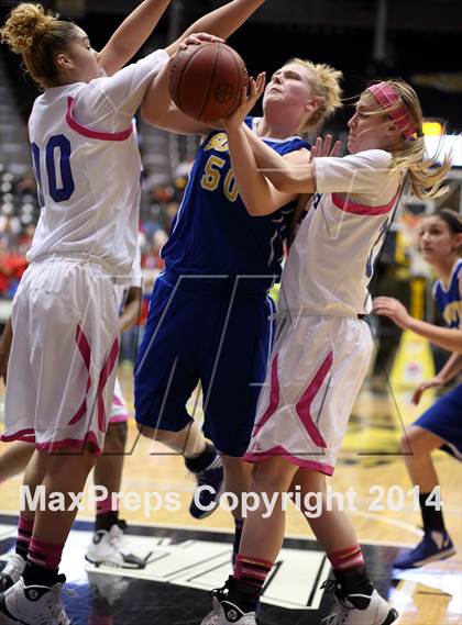 Thumbnail 1 in South vs. South (KSHSAA 6A Quarterfinal) photogallery.