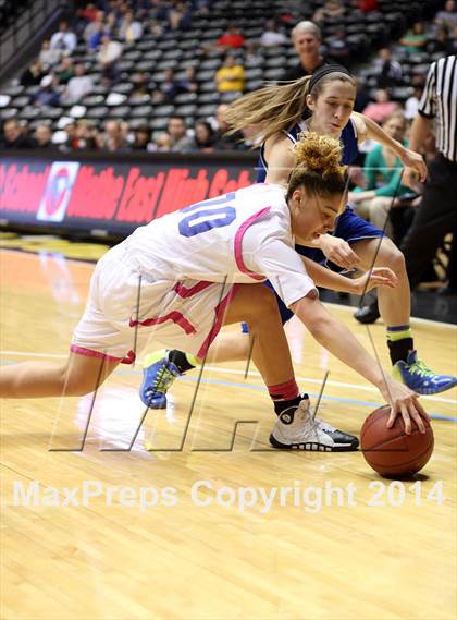 Thumbnail 3 in South vs. South (KSHSAA 6A Quarterfinal) photogallery.