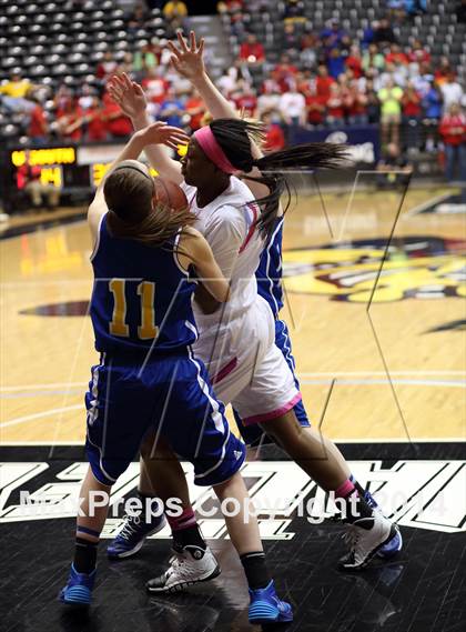 Thumbnail 1 in South vs. South (KSHSAA 6A Quarterfinal) photogallery.
