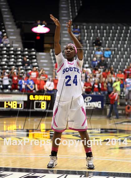 Thumbnail 1 in South vs. South (KSHSAA 6A Quarterfinal) photogallery.