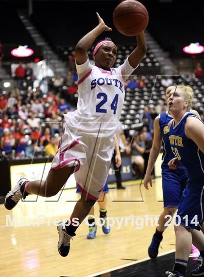 Thumbnail 2 in South vs. South (KSHSAA 6A Quarterfinal) photogallery.