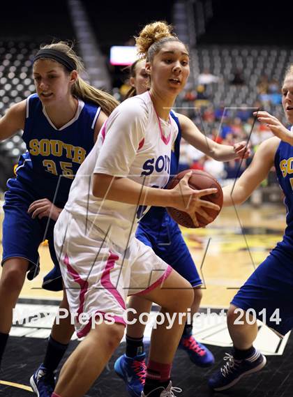 Thumbnail 2 in South vs. South (KSHSAA 6A Quarterfinal) photogallery.