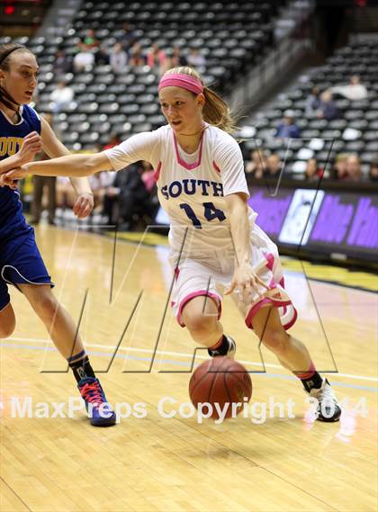 Thumbnail 2 in South vs. South (KSHSAA 6A Quarterfinal) photogallery.