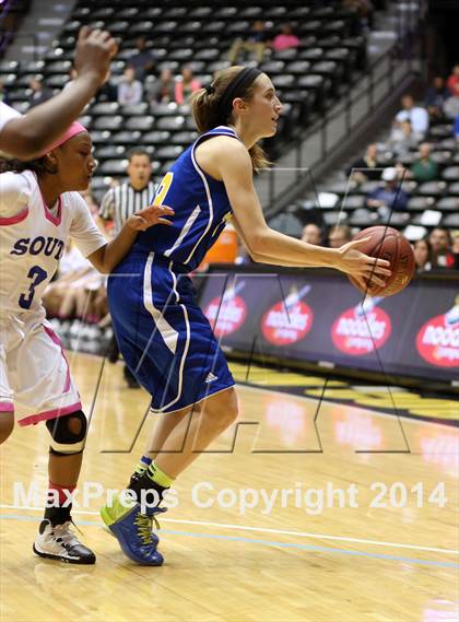Thumbnail 2 in South vs. South (KSHSAA 6A Quarterfinal) photogallery.