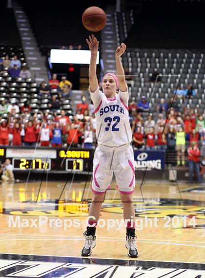Thumbnail 3 in South vs. South (KSHSAA 6A Quarterfinal) photogallery.