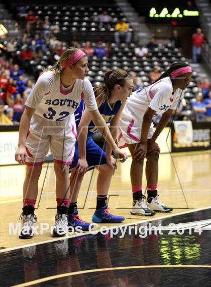 Thumbnail 1 in South vs. South (KSHSAA 6A Quarterfinal) photogallery.