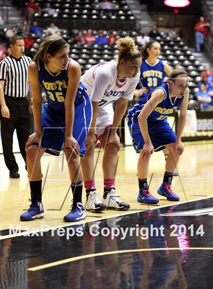 Thumbnail 2 in South vs. South (KSHSAA 6A Quarterfinal) photogallery.
