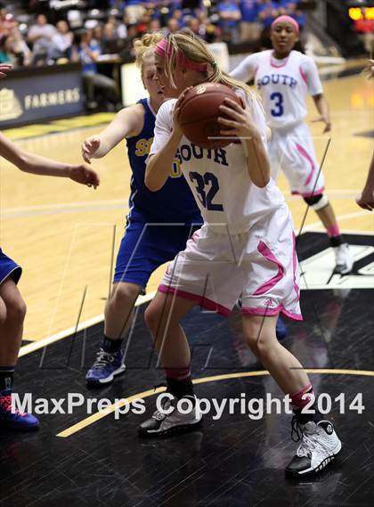 Thumbnail 2 in South vs. South (KSHSAA 6A Quarterfinal) photogallery.