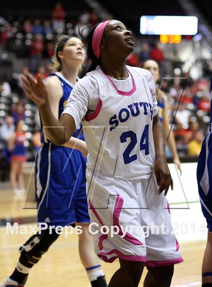 Thumbnail 3 in South vs. South (KSHSAA 6A Quarterfinal) photogallery.