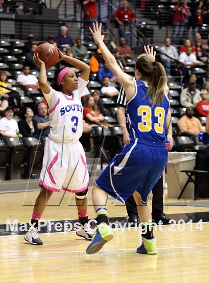 Thumbnail 3 in South vs. South (KSHSAA 6A Quarterfinal) photogallery.