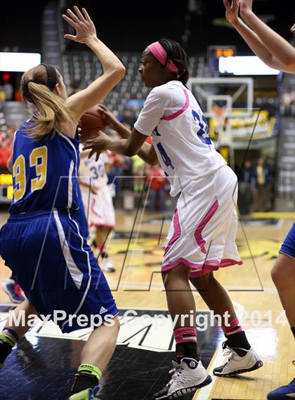 Thumbnail 2 in South vs. South (KSHSAA 6A Quarterfinal) photogallery.