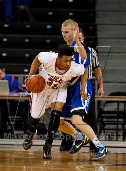 Thumbnail 2 in Covington Catholic vs Newport (KHSAA Ninth Region) photogallery.