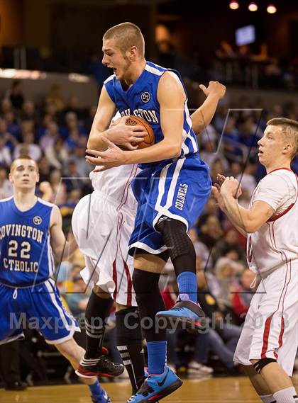 Thumbnail 2 in Covington Catholic vs Newport (KHSAA Ninth Region) photogallery.