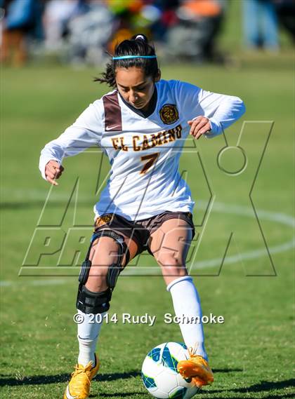 Thumbnail 2 in El Camino vs. Fallbrook photogallery.
