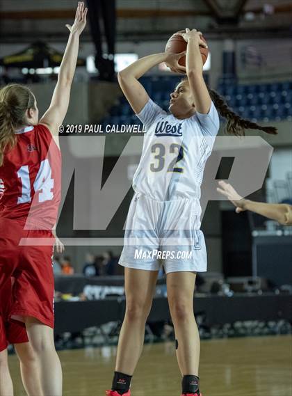 Thumbnail 2 in West Seattle vs. Snohomish (WIAA 3A 4th/6th Place) photogallery.