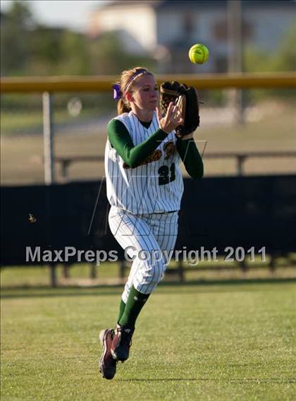 Thumbnail 2 in Montgomery vs Santa Fe (4A Region III Final - Game 1) photogallery.