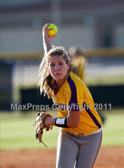 Thumbnail 1 in Montgomery vs Santa Fe (4A Region III Final - Game 1) photogallery.