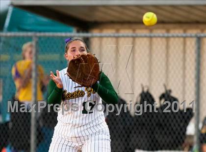 Thumbnail 2 in Montgomery vs Santa Fe (4A Region III Final - Game 1) photogallery.